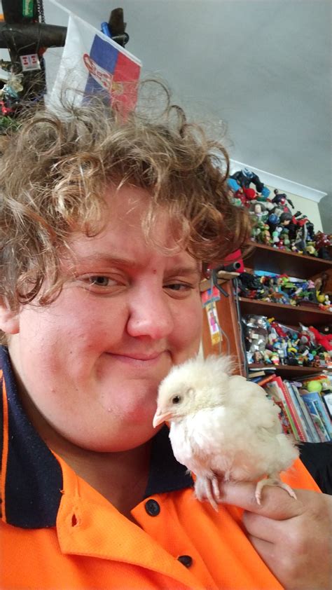 are you guys able to help identify the gender of this little guy for me? : r/chickens