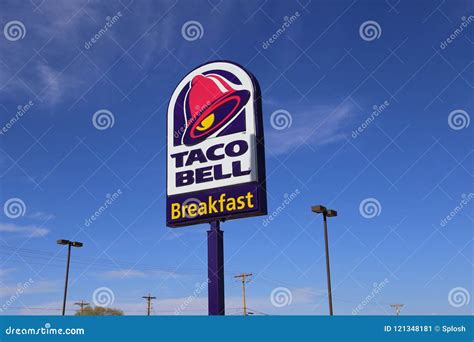 Taco Bell Restaurant Sign editorial photo. Image of chain - 121348181