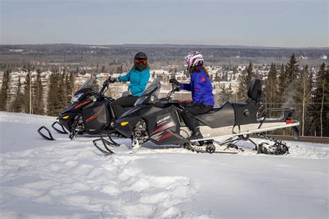 Snowmobiling Alberta 的图像结果