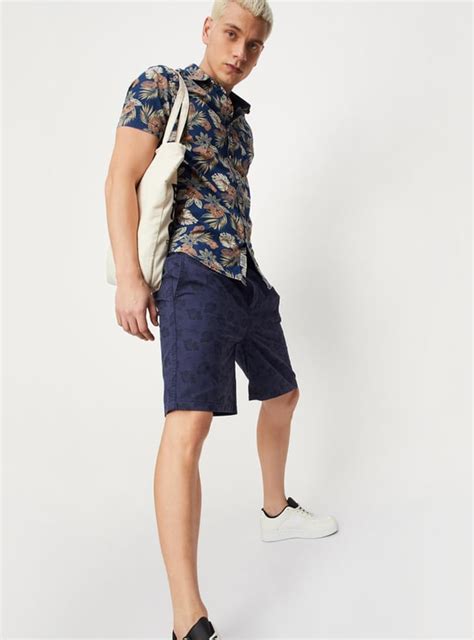 Buy Men Floral Printed Slim Fit Casual Shorts Online at just Rs. 699.0 ...