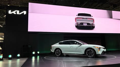 All-New 2025 Kia K4 Compact Sedan Debuts | AutoTrader.ca