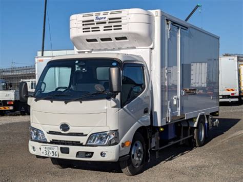 2023 Hino DUTRO in Tokyo, Japan