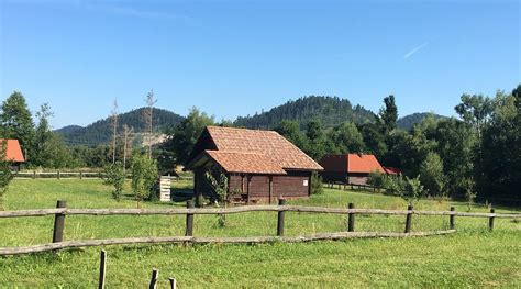 CHALETS ZELENA VRATA (Fuzine) - Cottage Reviews, Photos, Rate ...