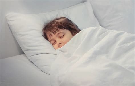 宝宝一天睡多久才合适？各月龄段宝宝睡眠时间大不同 - 知乎