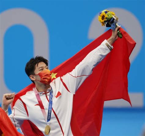 汪周雨第一把抓举115kg没成功，为中国代表团再添一金，总成绩270公斤夺冠 - 哔哩哔哩
