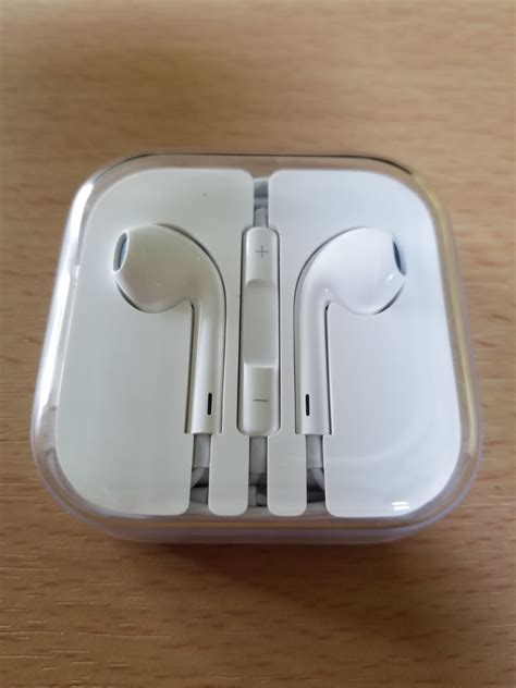 apple wired earbuds with microphone