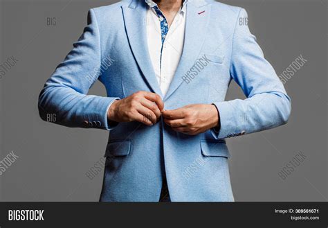 Hand Some Men in Suits 的图像结果