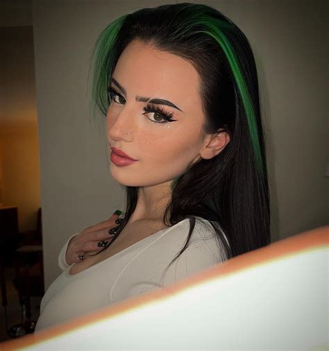 di1araa.s : r/InfluencerNSFW