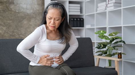 Pencil-Thin Stool & Colon Cancer Risk | When to See a Doctor