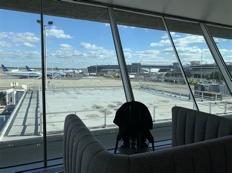 Review: Priority Pass Lounge New York JFK Terminal 7 - Alaska Airlines