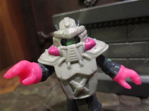 Alien Fish Action Figure 的图像结果