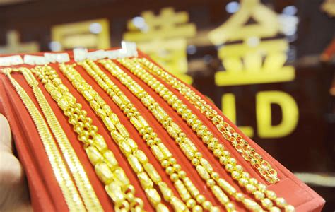 金价暴跌，2021年4月17日中国黄金最新黄金首饰价格、回收价格表_投资金条