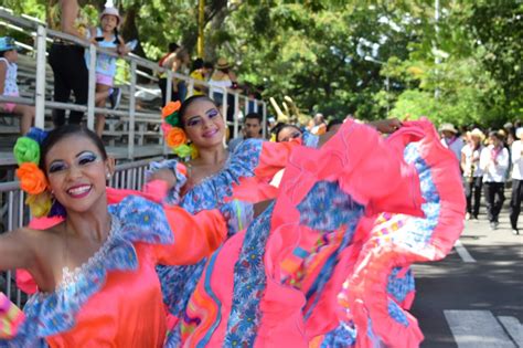 Desfile folclórico candidatas Reinado Departamental del Bambuco - TSM ...