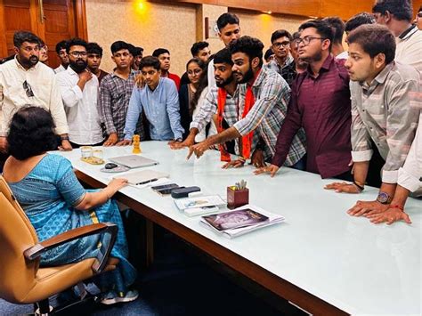 ABVP protests closure of MSW course at Gujarat University | ગુજરાત ...