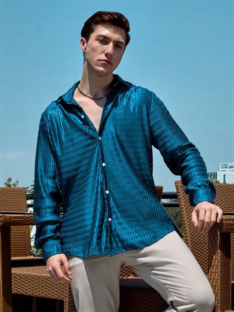 ₹899 | Campus Sutra Men's Aegean Blue Curly-Creased Shirt - Campussutra