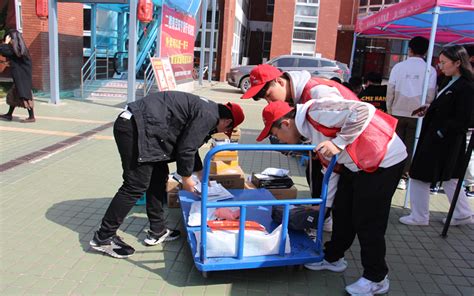 雷锋精神常在心 代取快递送温情——开展代取快递志愿活动