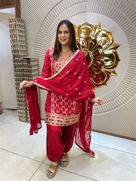 Pretty Suit With Front Honeycomb Design PC1856 – PriyankasCollection