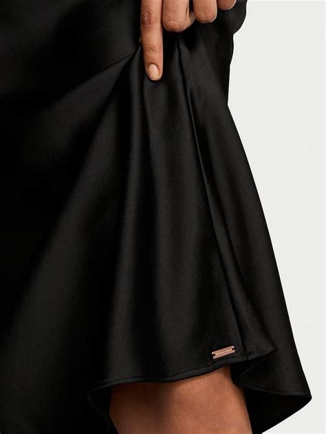 Buy Luxe Satin Crop Bandeau Top & Slip Skirt Set Online - Style ID ...