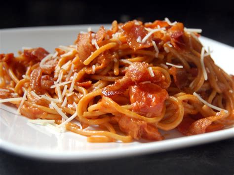Cassie Craves: Bacon Spaghetti with Tomato Cream Sauce