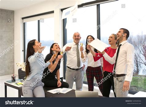 Excited Business People 的图像结果