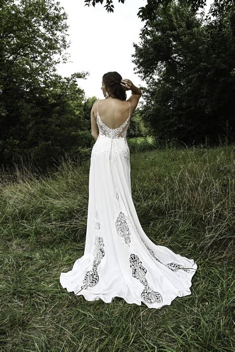 Delta Gown by All Who Wander + Essense of Australia — Mira Bridal Couture
