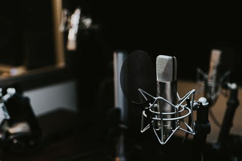 How to choose Microphones For Voice Acting