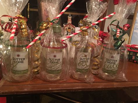 Christmas Gifts: Mini Wine Bottles and Holiday Stemless Glass