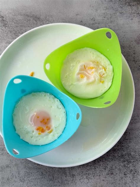 How to Poach Eggs in Silicone Cups in the Microwave