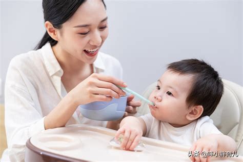 婴儿什么时候可以吃水果泥（宝宝添加辅食吃水果有讲究）-幼儿百科-魔术铺