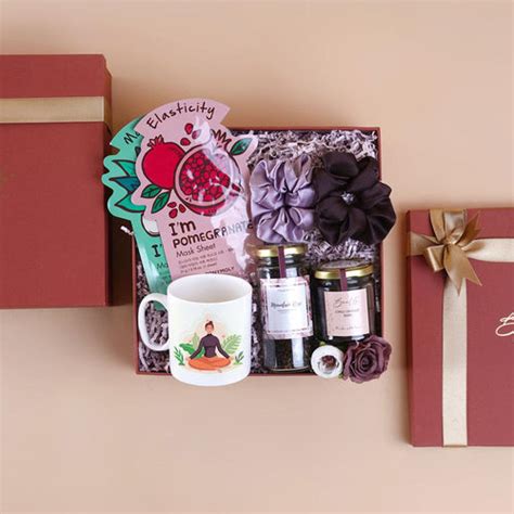 Best 1st Birthday Gift Ideas for Wife After Marriage (Top 10 Romantic ...