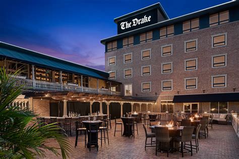Indoor and Outdoor Dining in Oak Brook, IL | The Drake Hotel Oak Brook