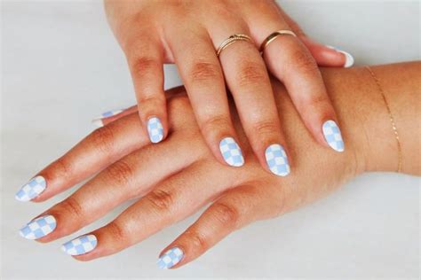 Step by Step Applying False Nails 的图像结果