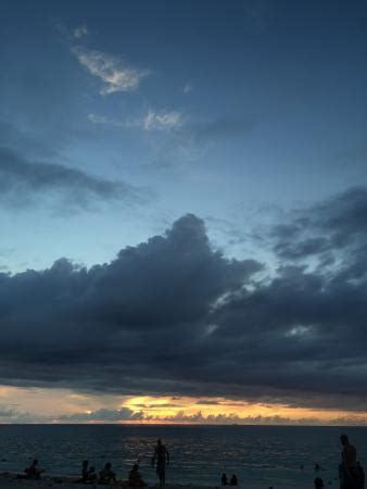 WHITE SHELL LOUNGE & RESTAURANT (Mauritius/Flic En Flac) - Hotel ...