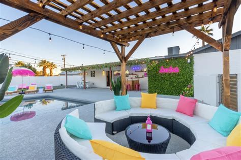 This Love Island-Inspired Airbnb in Scottsdale, Arizona is a Must For ...