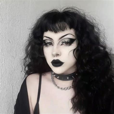 Goth Baddie😩 | Goth eye makeup, Makeup looks, Goth makeup