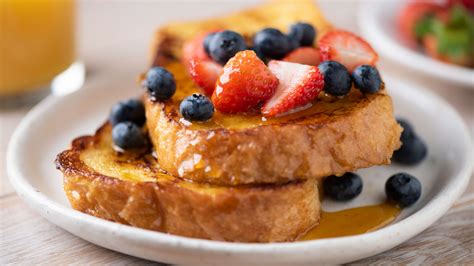 Are Honey or Agave Better Than Sugar? Experts Say No - Men's Journal