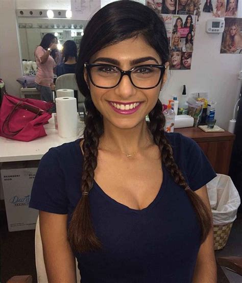 Why is XXX star Mia Khalifa the "most desirable" woman in the world? – Film Daily