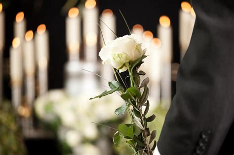 Funeral Etiquette | Hullinger Mortuary
