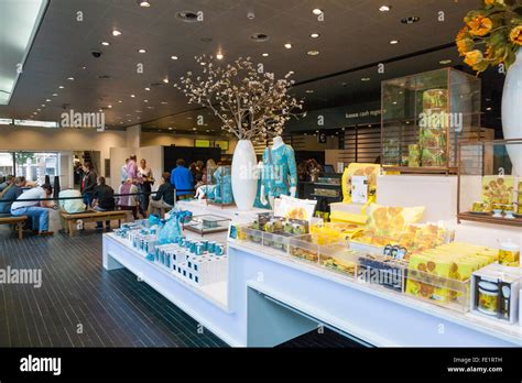 Souvenir Gift Shop 的图像结果