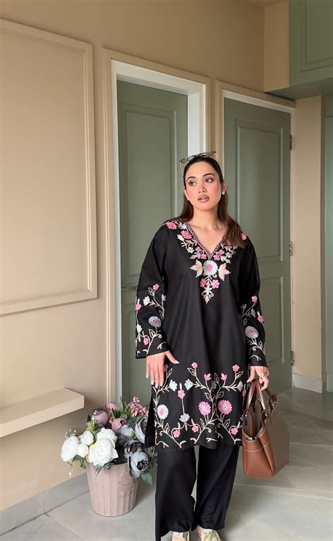House Of Kari(Chikankari Clothing) - Ishita in Kashmiri Aari Work Kurta ...
