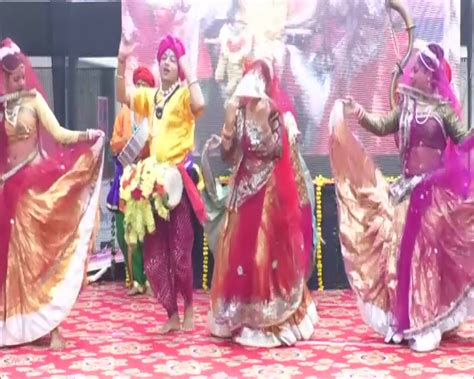 Adityanath inaugurate festival to promote strawberry farming in Jhansi ...