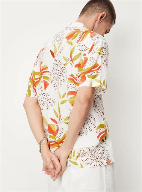 Buy Men Printed Slim Fit Resort Shirt Online at just Rs. 899.0 ...