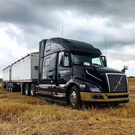 Volvo Big-Rig Trucks 的图像结果