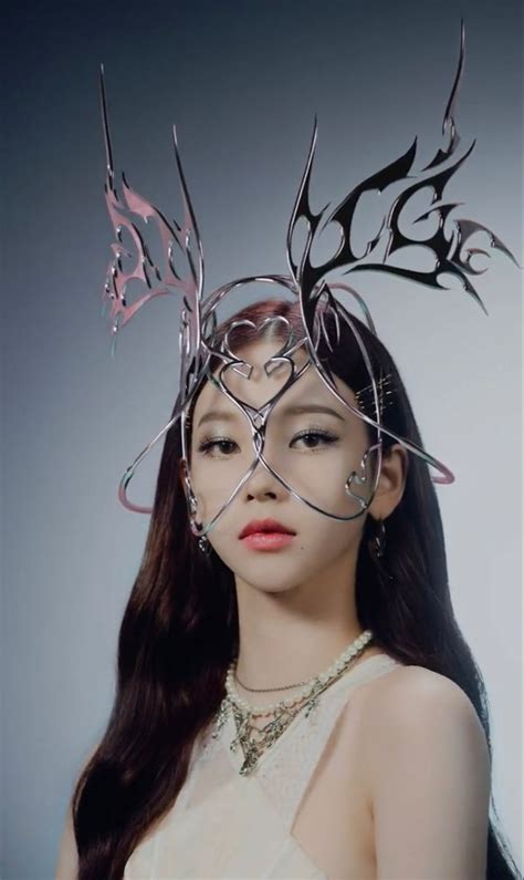 Pin by m on ⌗ AESPA !! | Karina, Cyberpunk aesthetic, Headpiece diy