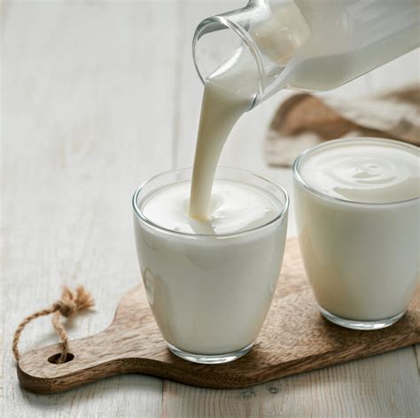 Dietitians Reveal the 11 Best Hydrating Drinks