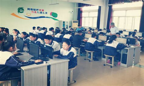 5月24日，淄博市2019年初中信息技术学业水平考试模拟考试正式拉开了帷幕，本次模拟考试有五万余考生报名。