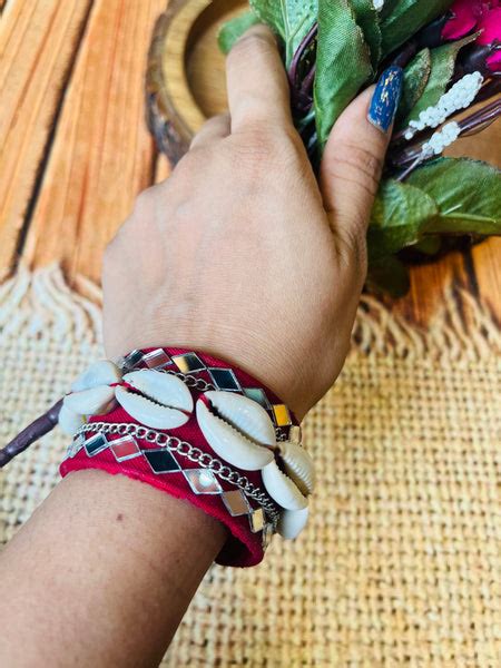 PINK MIRROR COWRIE HAND CUFFS – handmadeaholicmishka