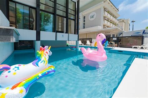 HOTEL GRAND MEETING (Rimini) - Hotel Reviews & Photos - Tripadvisor