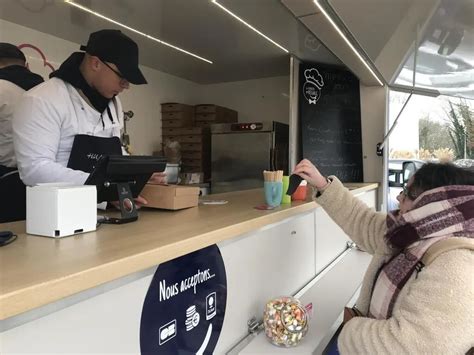 Laval. Début 2023, le food-truck solidaire « Le sourire qui régale » a ...
