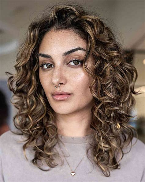 Top 56 layered curly hair ideas for 2024 – Artofit